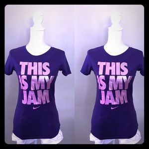 Brand New with tags Nike T-Shirt! 👚🌸
